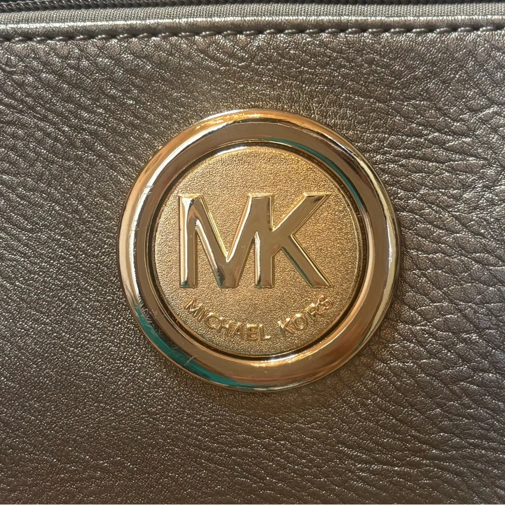 Michael Kors Crossbody Wristlet Metallic Multi Compartments Pewter Silver Gold